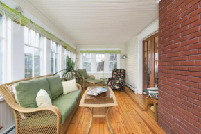 Clinton Street Retreat -Dog Friendly- Close to downtown